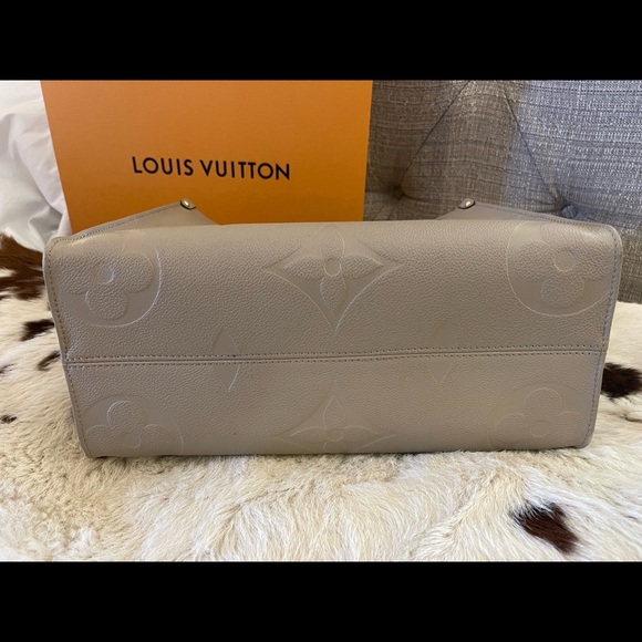 Louis Vuitton On The Go- like new with receipt! - Picture 9 of 14